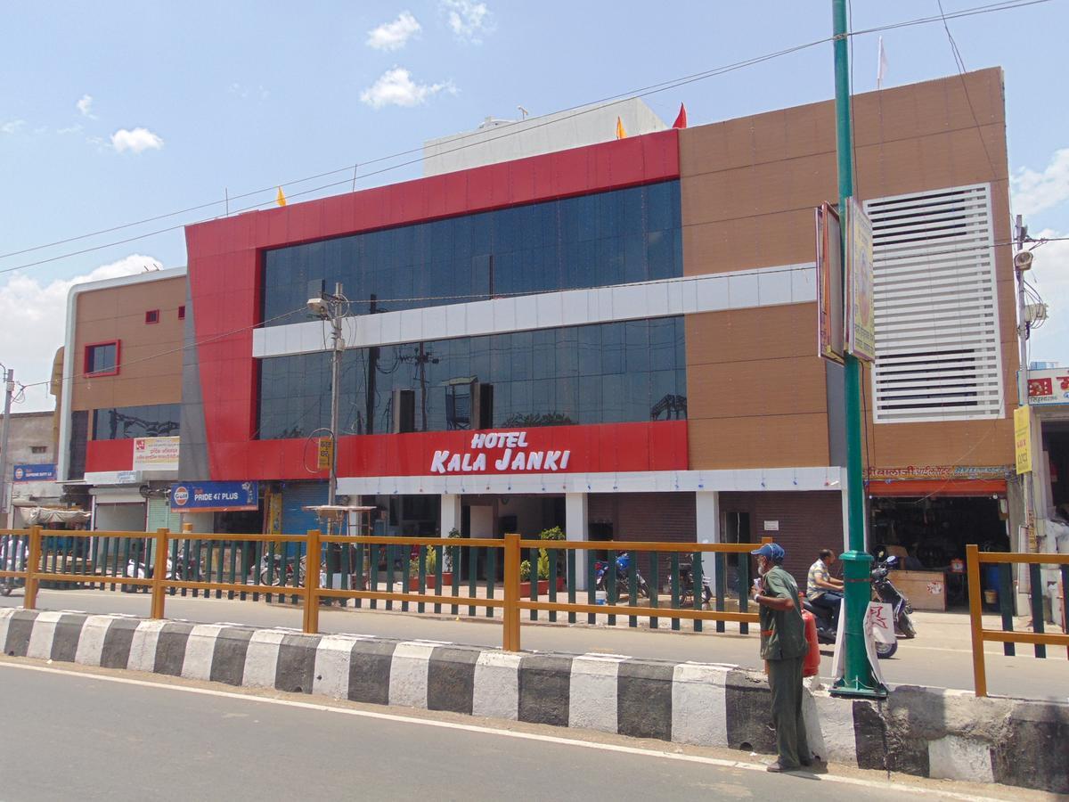 Hotel Kalajanki Ujjain Zewnętrze zdjęcie